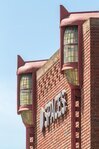 De lantaarns bij de entree.
<br/>
Marcel Westhoff, juni 2018